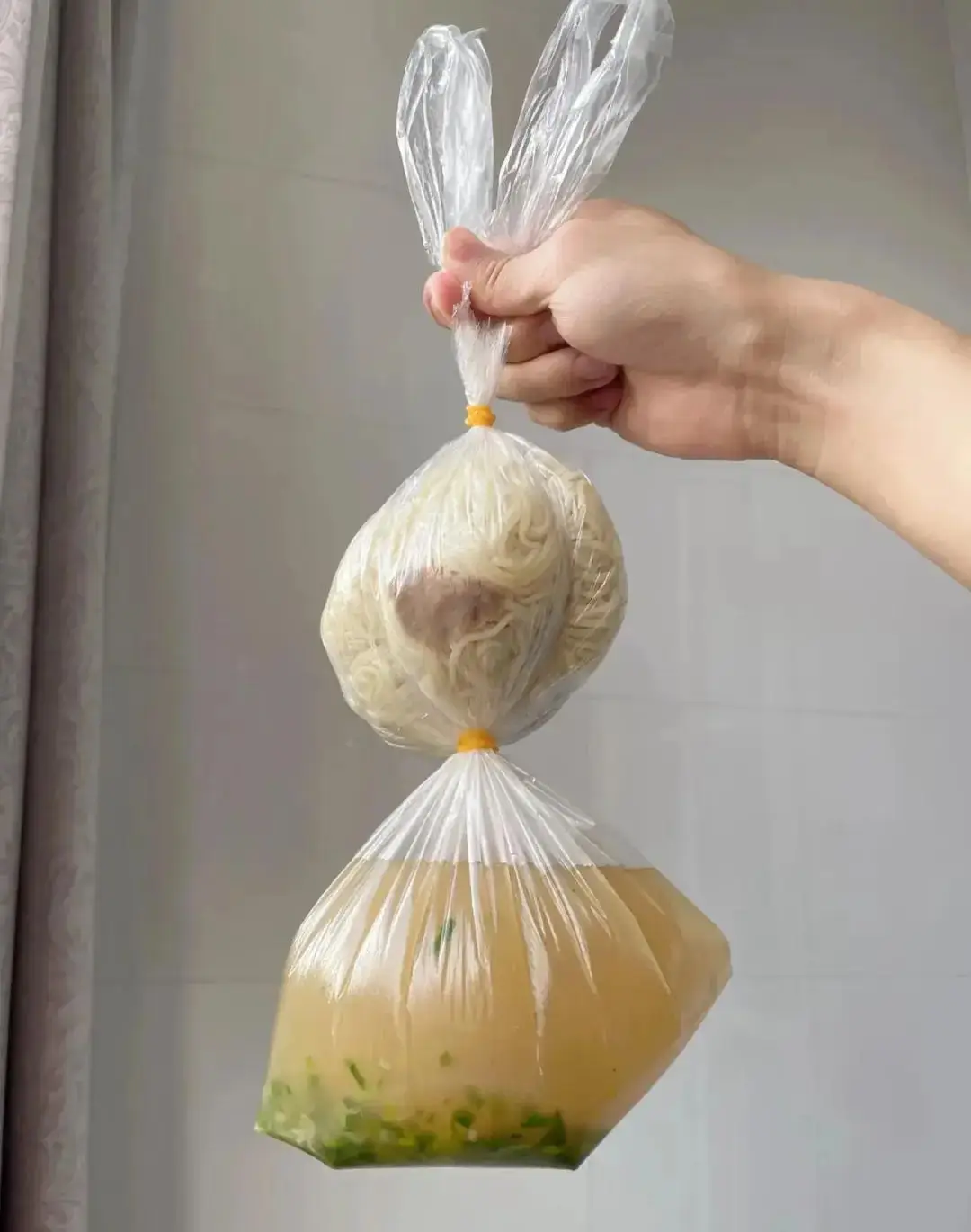 搬家打包技巧_旅行收纳方法_电脑放入电脑包示范