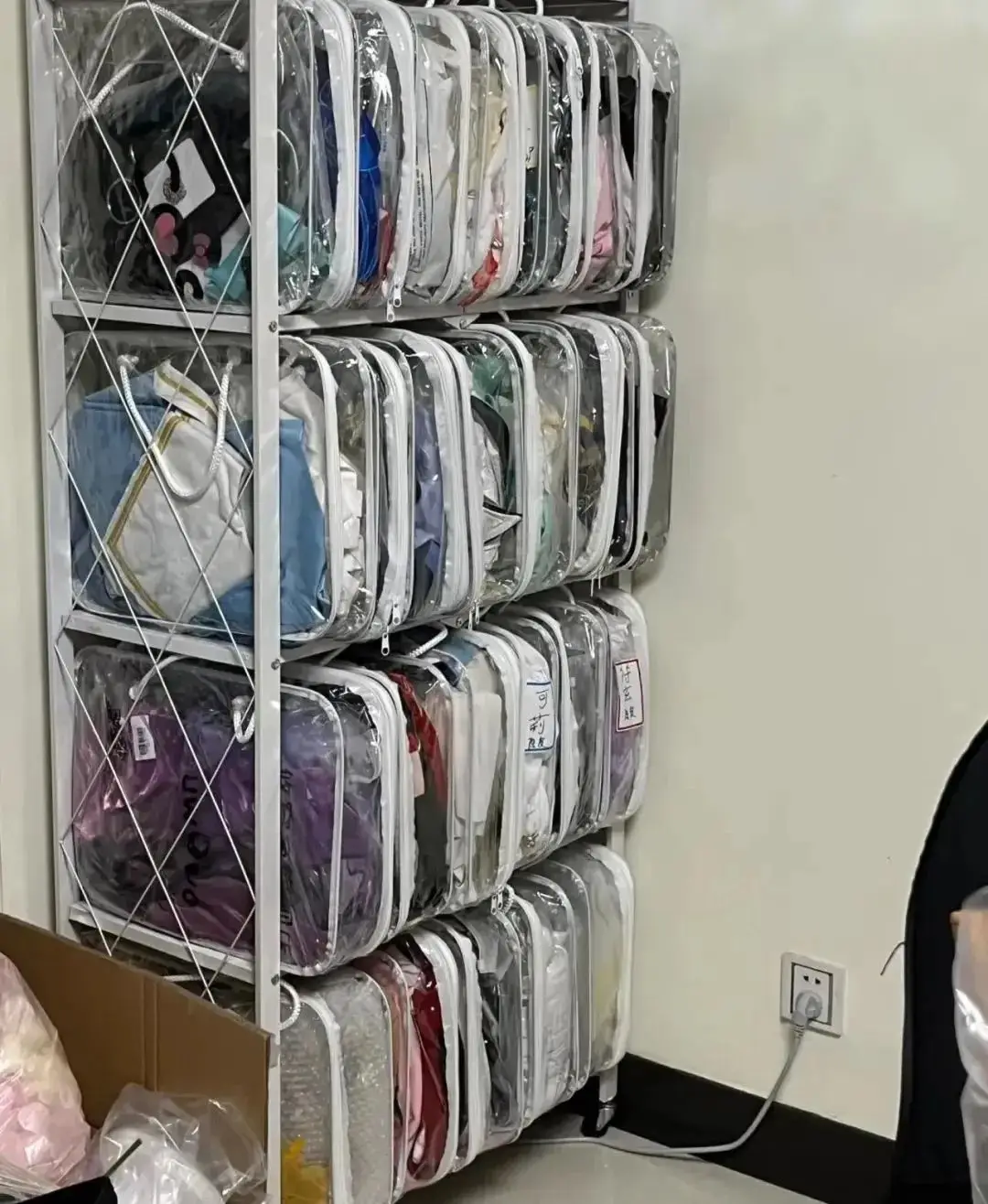 电脑放入电脑包示范_旅行收纳方法_搬家打包技巧