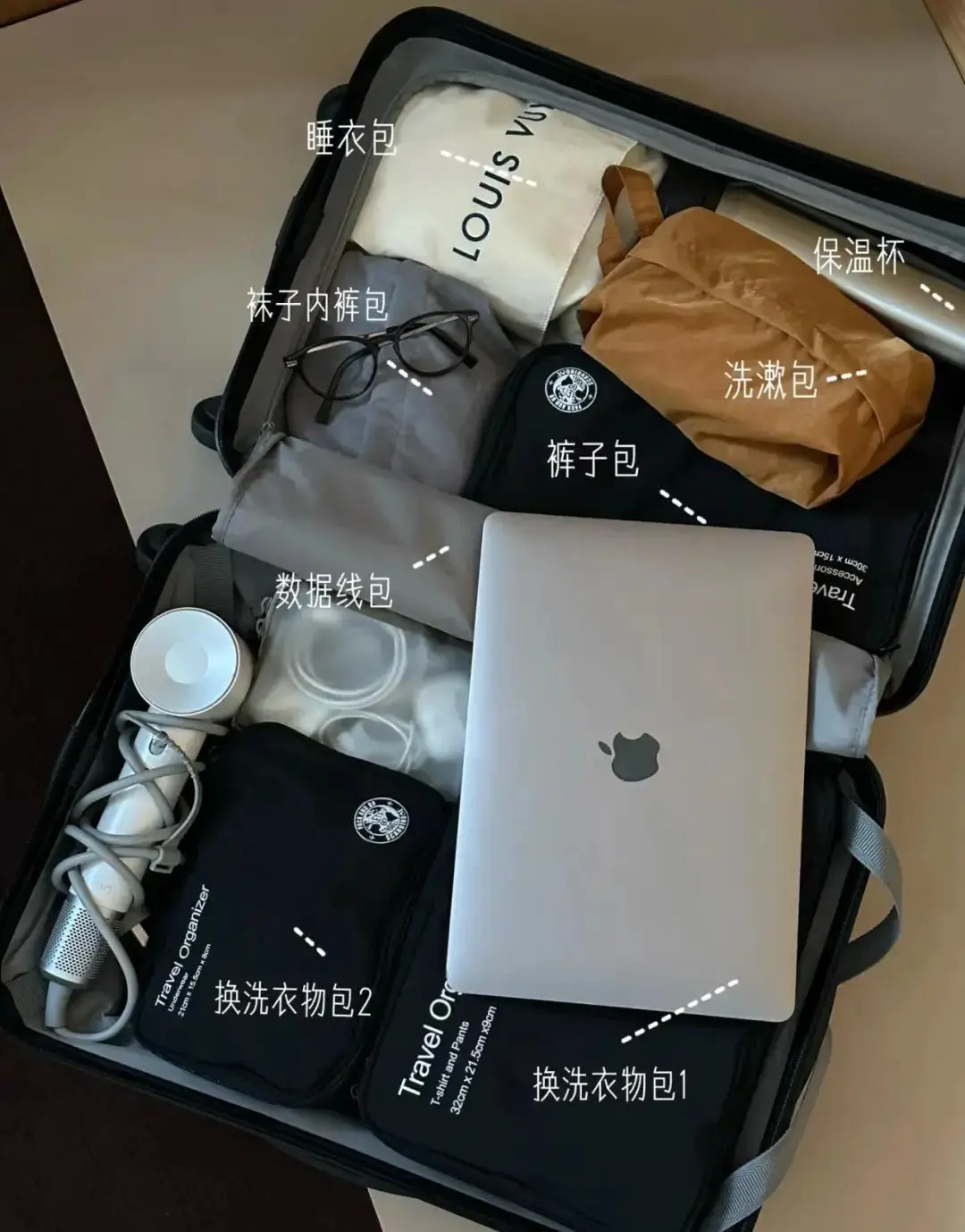 搬家打包技巧_旅行收纳方法_电脑放入电脑包示范