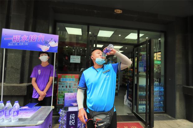 一瓶水接力公益活动_可口可乐赞助过什么活动_合肥太古可口可乐爱心接力