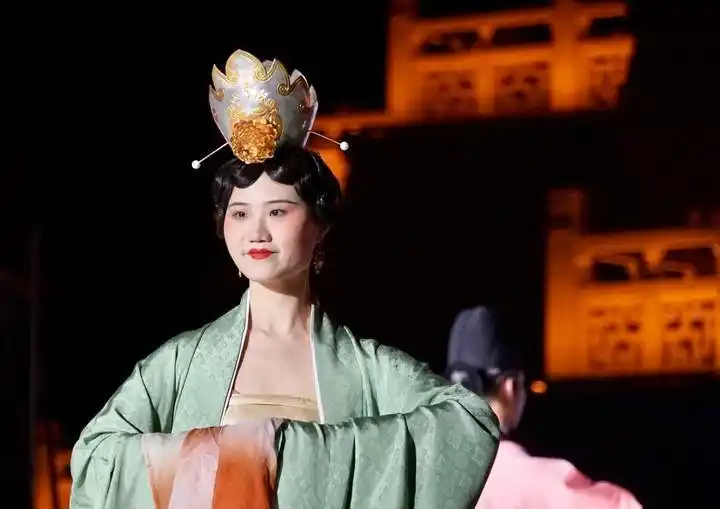 国家牡丹园_牡丹百园红霞_牡丹品种介绍