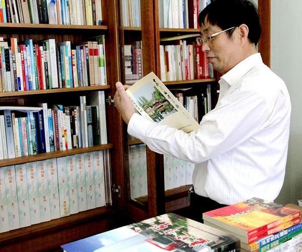 顾纪荣签名书征集_嘉定籍名人签名书收藏_名人签字怎么练