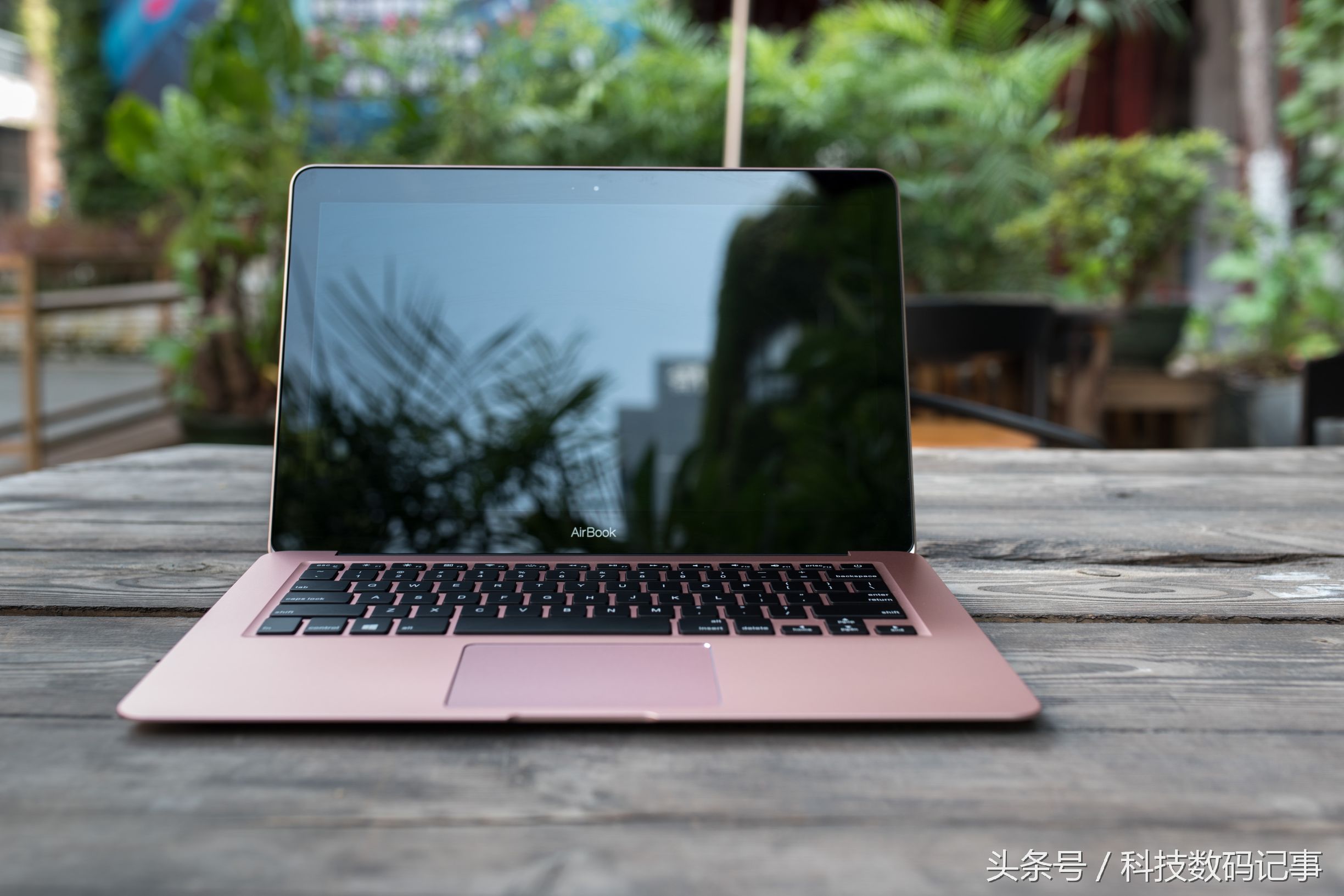 超薄本MacBook air与ThinkPad X1 carbon对比_macbook和thinkpad_轻薄笔记本小米笔记本Air 12评测